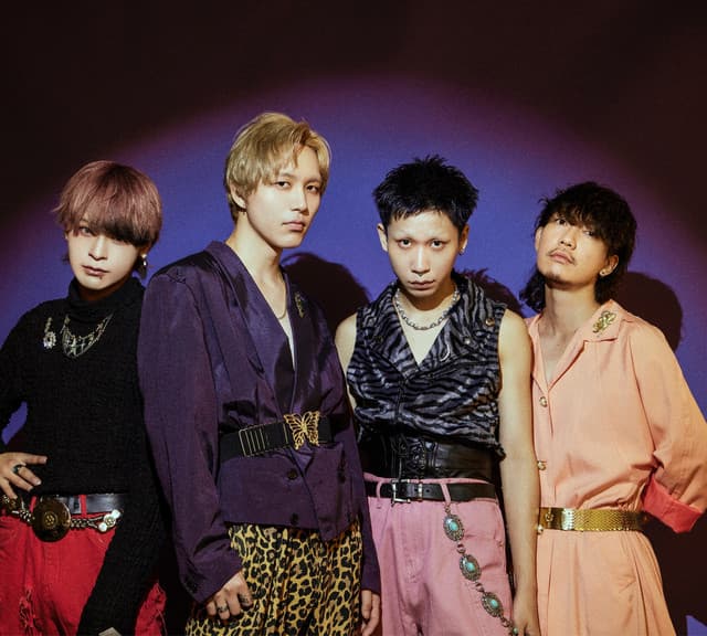 猫背のネイビーセゾン